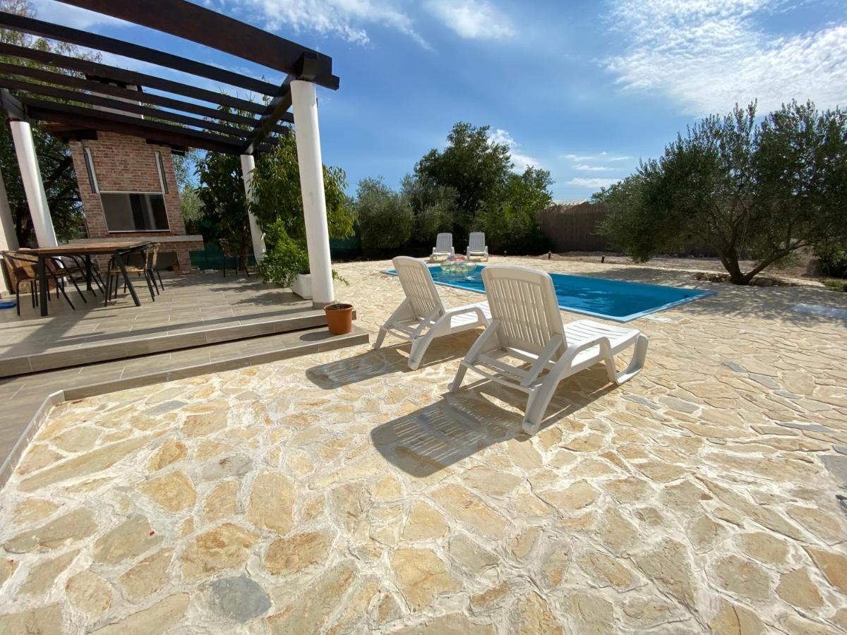 Villa Bubica- Cozy Holiday Home In Rural Area With Pool Stankovci  エクステリア 写真